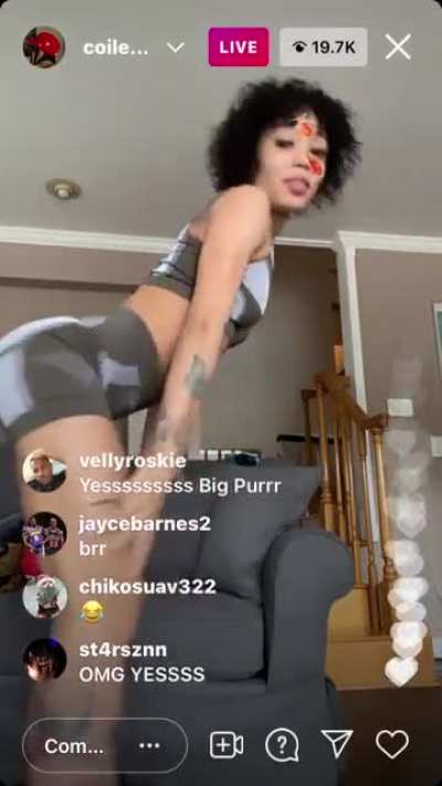 HER INSTAGRAM LIT AF 🤤