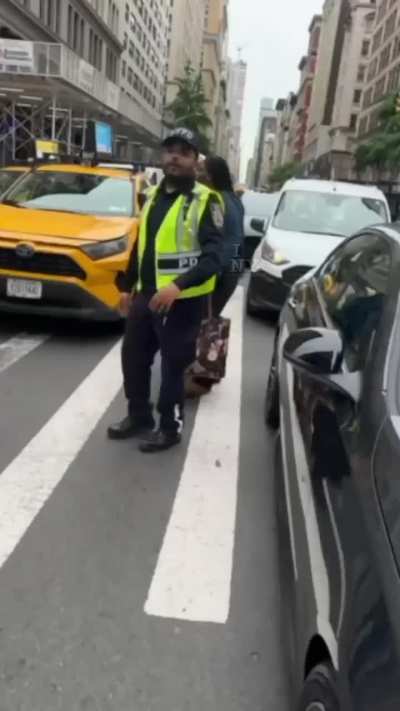 Nah I&rsquo;m in tears son 🤣🤣 Fake NYPD cop vs Ice Cream truck man 🤣🤣🤣 &ldquo;U a bum u sell ice cream&rdquo;💀💀💀💀 