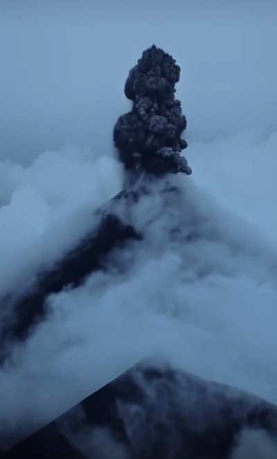🔥 This volcano is called Volcán De Fuego and it erupts every 10-15 minutes. It’s like Old Faithful but in volcano form. 🌋
