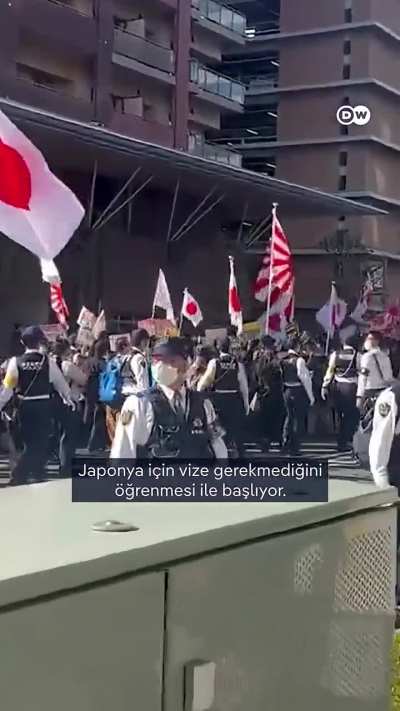 Alman medyası T&uuml;rkleri aşırı sağcı olmakla su&ccedil;luyor.