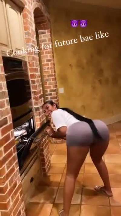 I don&rsquo;t know what she cooking but I see YAMS