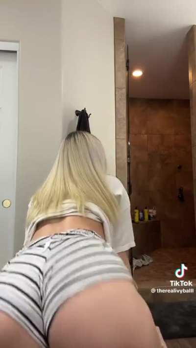 @therealivyballl