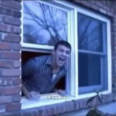 Nadie: Absolutamente nadie: Los vecinos del anime al o&iacute;r a los protas profanando a su harem:
