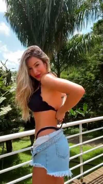 Alessandra Prado