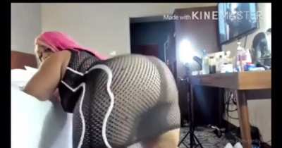 Pinkyxxx farted, so loud so long, she couldn&acirc;t even believe it Victoria cakes in the background said damn.