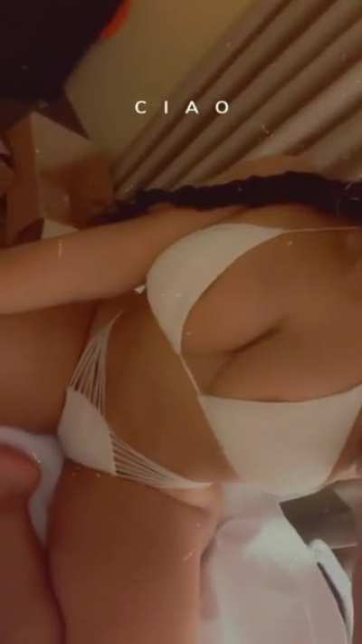 👙🤳🏻