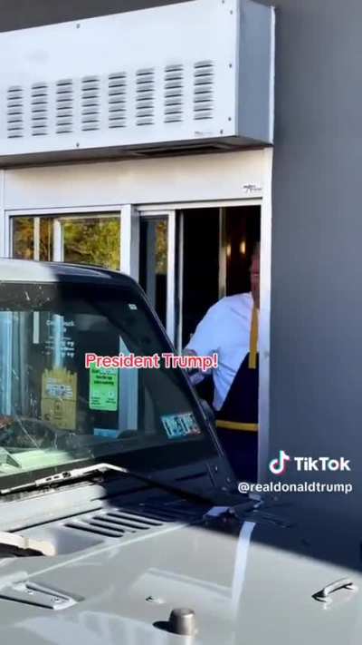 Donald Trump just worked the fryer at McDonald's to one-up Kamala Harris... and it&rsquo;s as wild as it sounds.