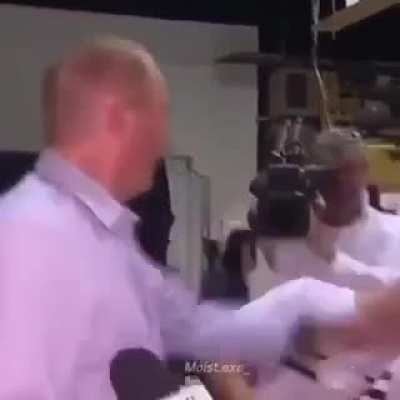 senhor vc poderia olhar pra c&aacute;?