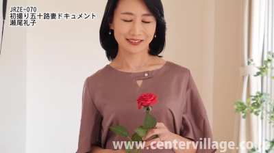 "I'm going to give you what you came for Ma'am, but we'll take a few photos first!" ... Reiko Seo in JRZE-070