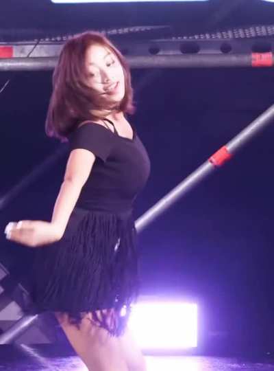 Jihyo - black short dress