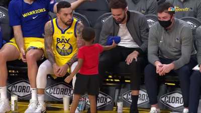 [Highlight] Draymond's son DJ tries to get Klay to suit up with Chiozza's shooting shirt