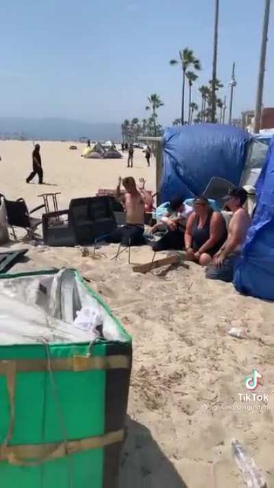 Cops bring assault rifles to evict the homeless off of Venice Beach