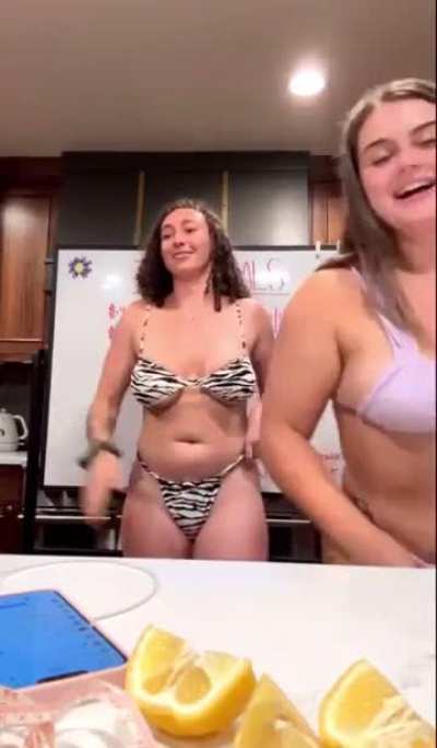 3 pawgs 😩