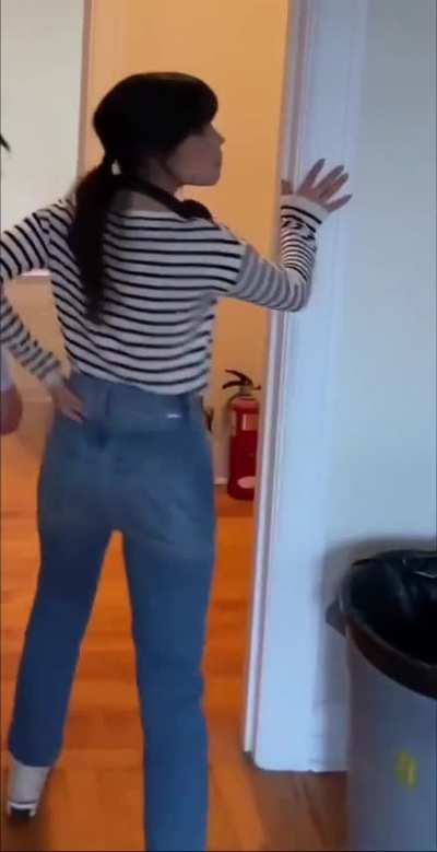 Her In jeans🔥