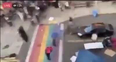 The driver opened fire on one of the demonstrators who blocked his car, Seattle, Washington.