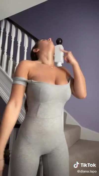 I need some sex, I need some neck