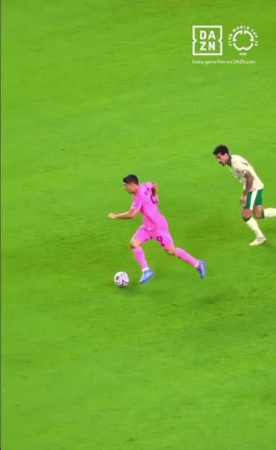 Gola&ccedil;o de Lu&iacute;s Suarez contra o Palmeiras pelo Mundial de Clubes. Quem lembra?