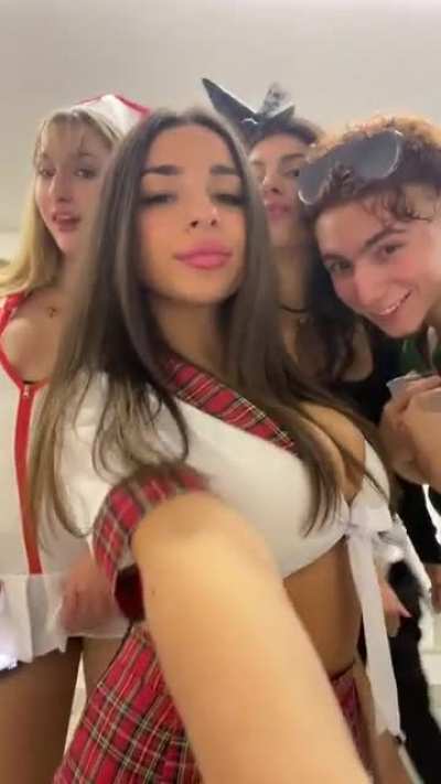 Alexuh1s huge tits