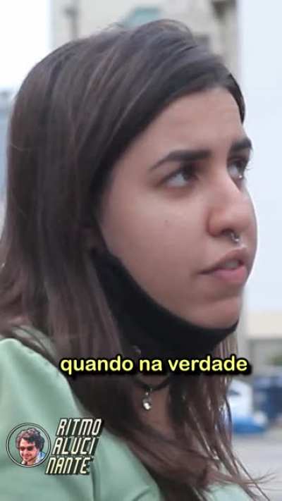 Galera no centro do RJ questionando o super homem bissexual