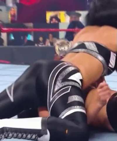 Bayley&rsquo;s jiggly ass