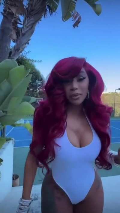 Queen Cardi&rsquo;s figure 😍🤤