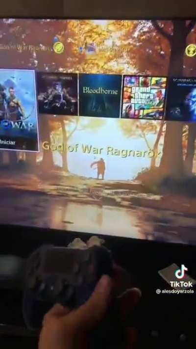 GOW + PS4 = 🌚