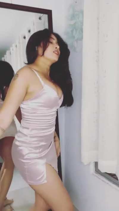 Sofia Ansari slip