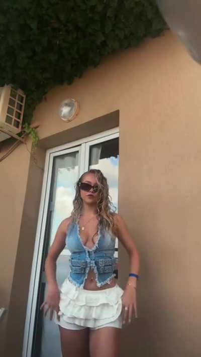 Ellie Dadd (Amy Mitchell) 08/26