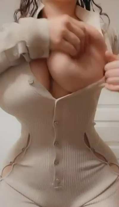 I think it&rsquo;s a myth that girls with big natural titties need to wear bras