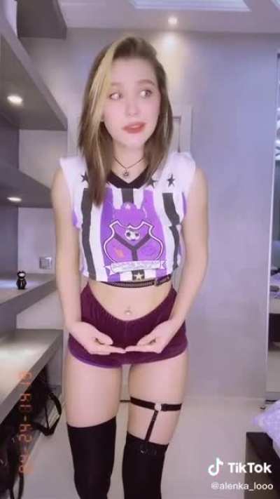 No clue what she's saying but she is gorgeous