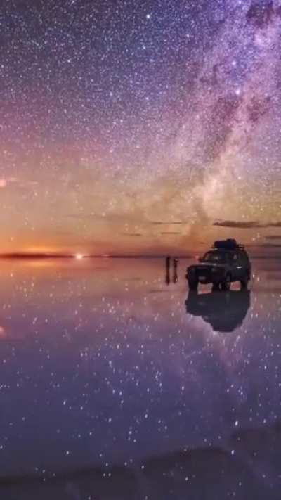 Gorgeous time-lapse at Salar de Uyuni, the world's largest salt flat.