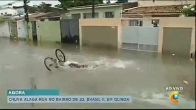 "quis aparecer" oxe, mas vcs que quiseram filmar o cara OMEGALUL