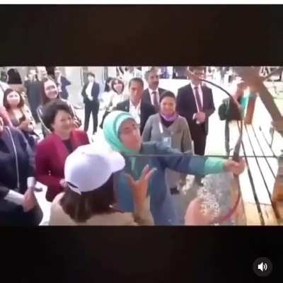 Bakın da first leydimize &ouml;rnek alın HEYT BE