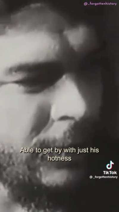 Che Guevara is distractingly hot