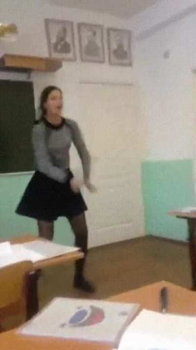 Отлично танцует