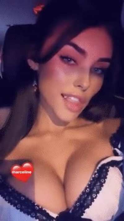 My dick would melt beetwen Madison Beer tiddies