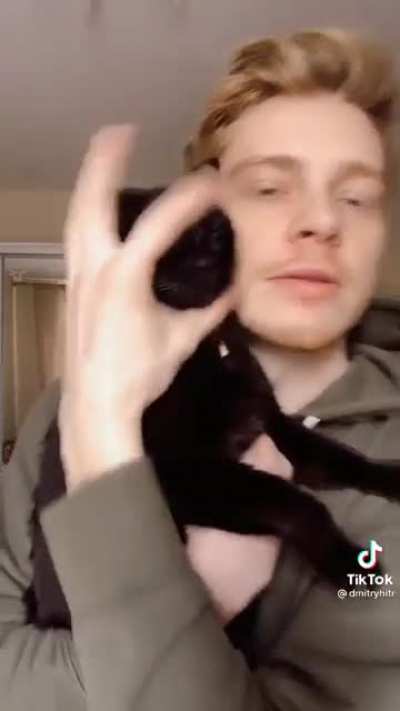 Cat&rsquo;s a super good sport