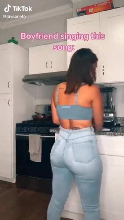 Those jeans 🥵