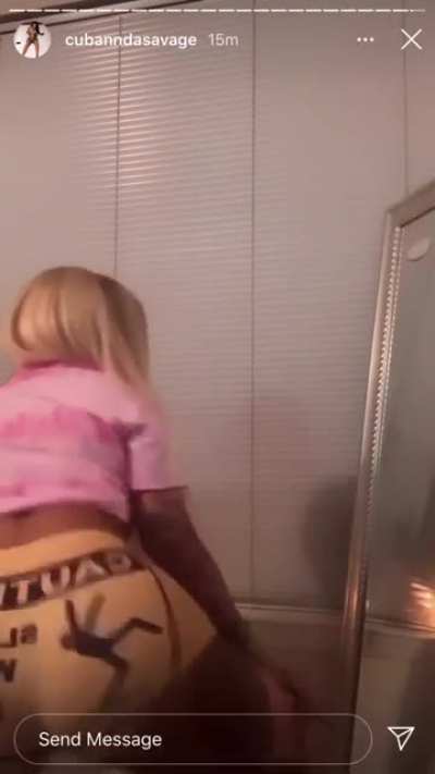 Her ass so fat
