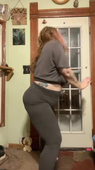 Thick moms love Thursdays 