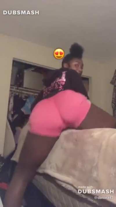 Imagine giving her backshots 😮&zwj;💨