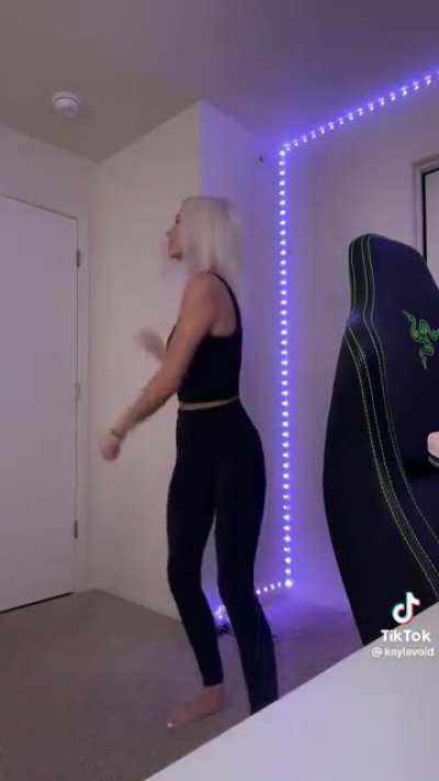 Kaylavoid feet