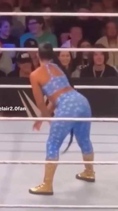 Ass shaking loop 🤤