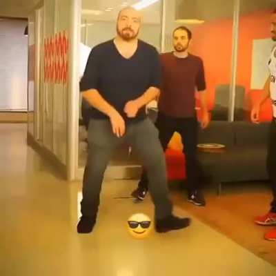 dede sa&ccedil;ını inek mi yaladı