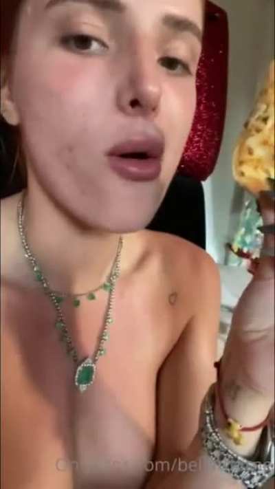 Eating pizza