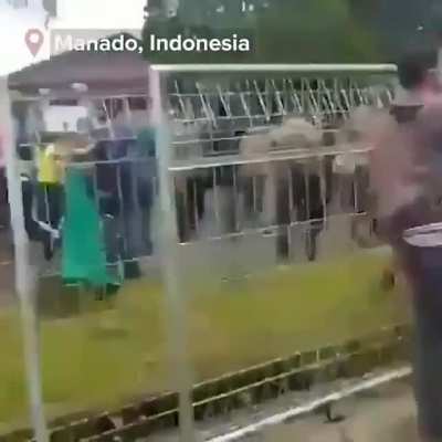Scenes of the 2nd day of the mass strike in Indonesia where angry workers and students have shut down workplaces, clashed with the police &amp;amp; stormed government buildings to oppose a neoliberal bill that would reduce wages, erode workers&rsquo; rights &amp;amp; w