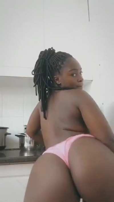 Kitchen Twerk