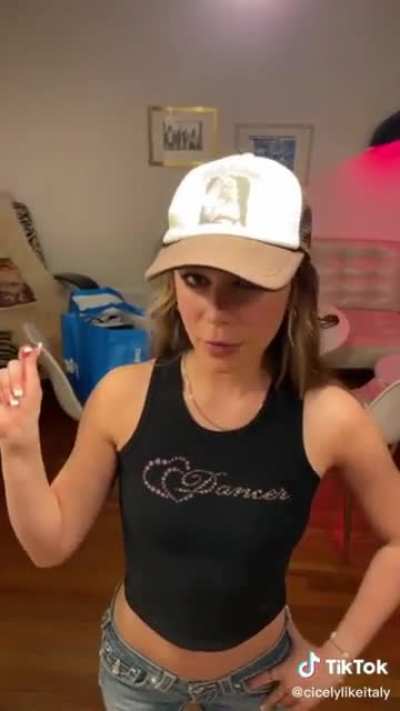 TikTok from her friend without her friend 😜