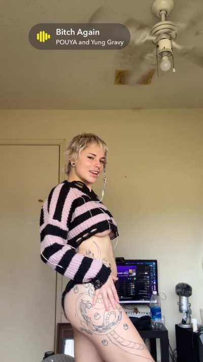 Just a little dance &amp;lt;3