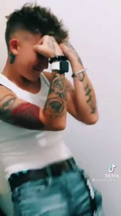 Yo what he doing to the air